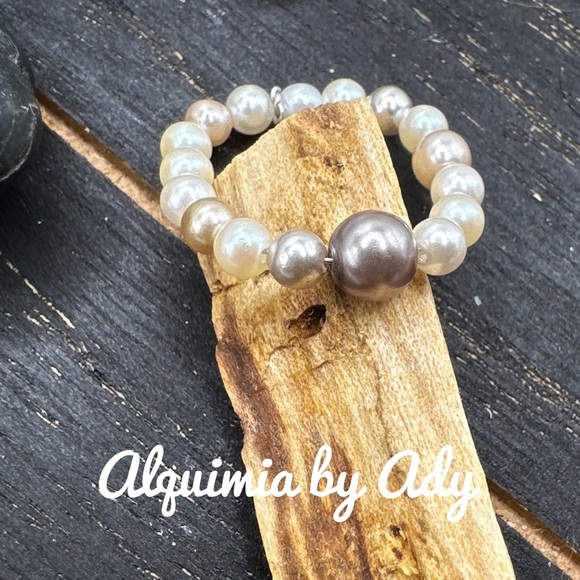 Beaded pearl ring and gemstone - Picture 1 of 4
